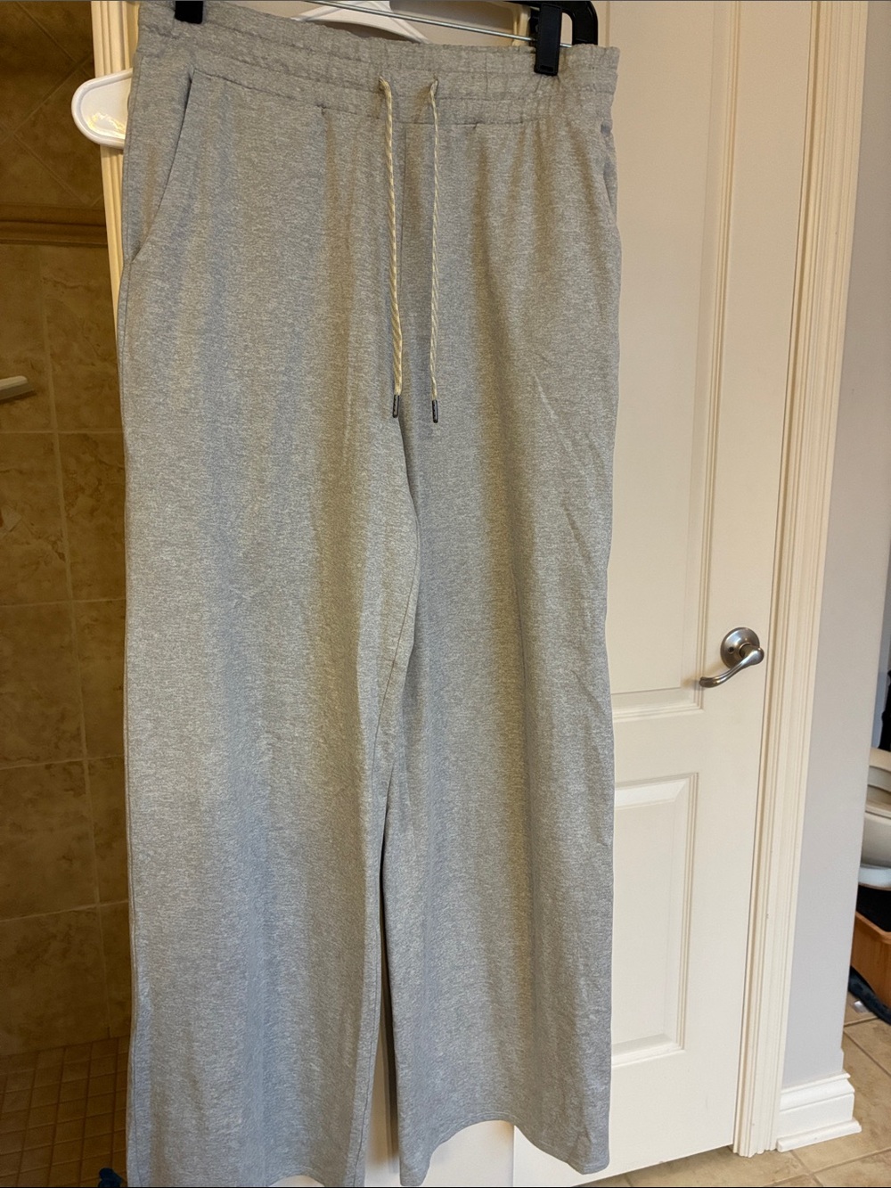 Vuori Light Gray Women's Drawstring SweatPants